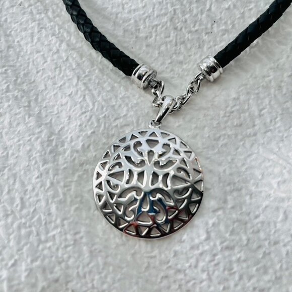 Premier Designs Choker w/medallion - Picture 3 of 6